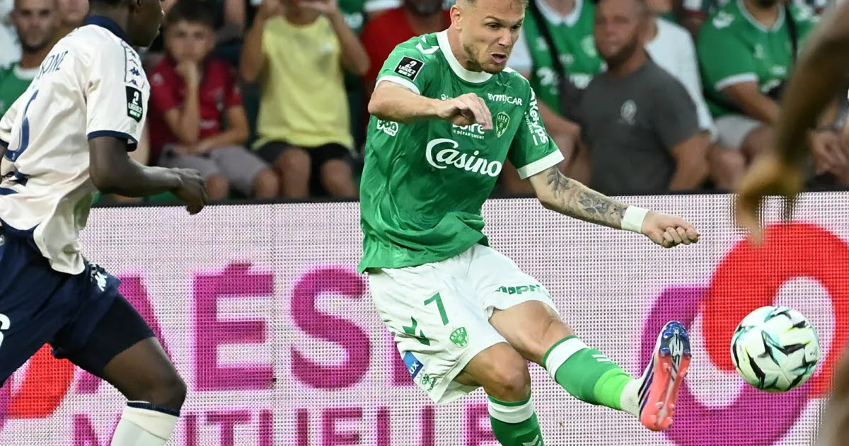 Football. « Ce nouveau poste lui va bien » : après ASSE - Clermont, la rédemption estivale d'Irvin Cardona