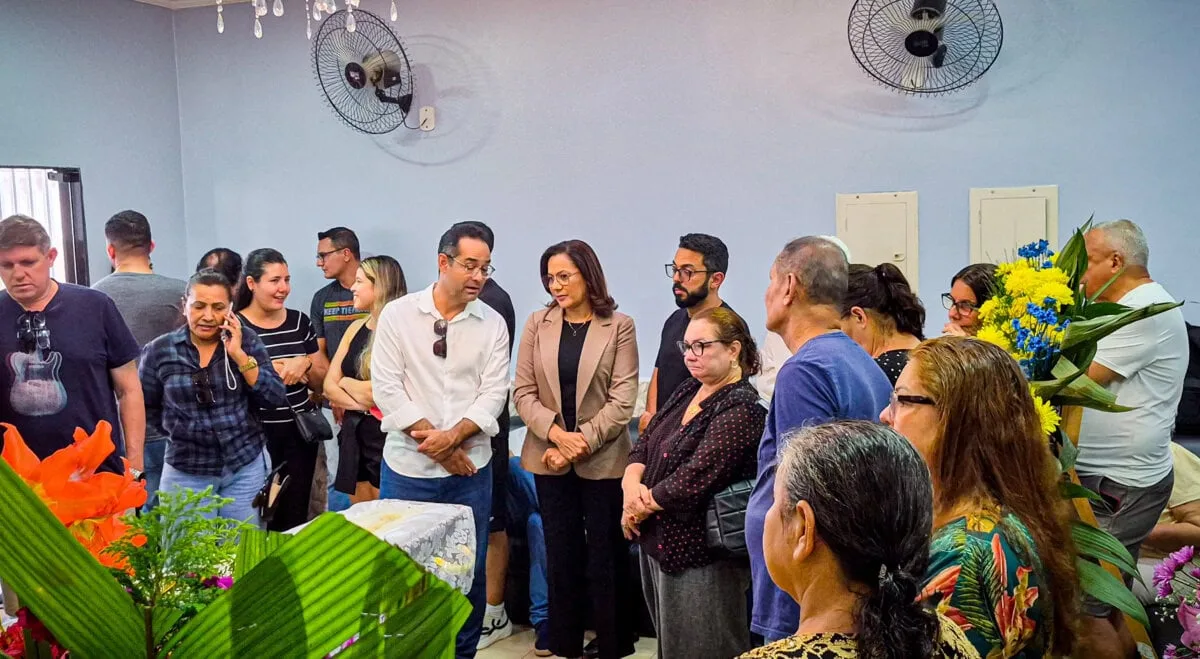 “Deixou um legado”, diz Mailza Assis durante velório de Ayres Rocha