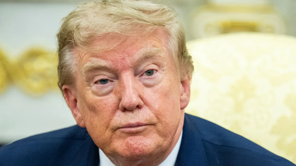 Donald Trump s’emporte contre une journaliste de CNN après cette question sur sa relation avec son assistante
