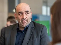 Grüner gegen Koalition: Nouripour sieht in der Berliner Linken Sicherheitsrisiko