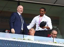 Lob statt Kritik: "Nichts falsch gemacht": Ex-Weltstar Eto'o verteidigt FIFA-Boss Infantino