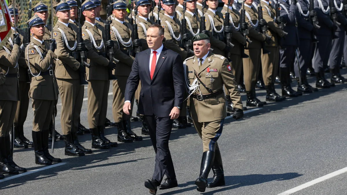 Polónia defende formação de um Exército europeu no leste da Europa