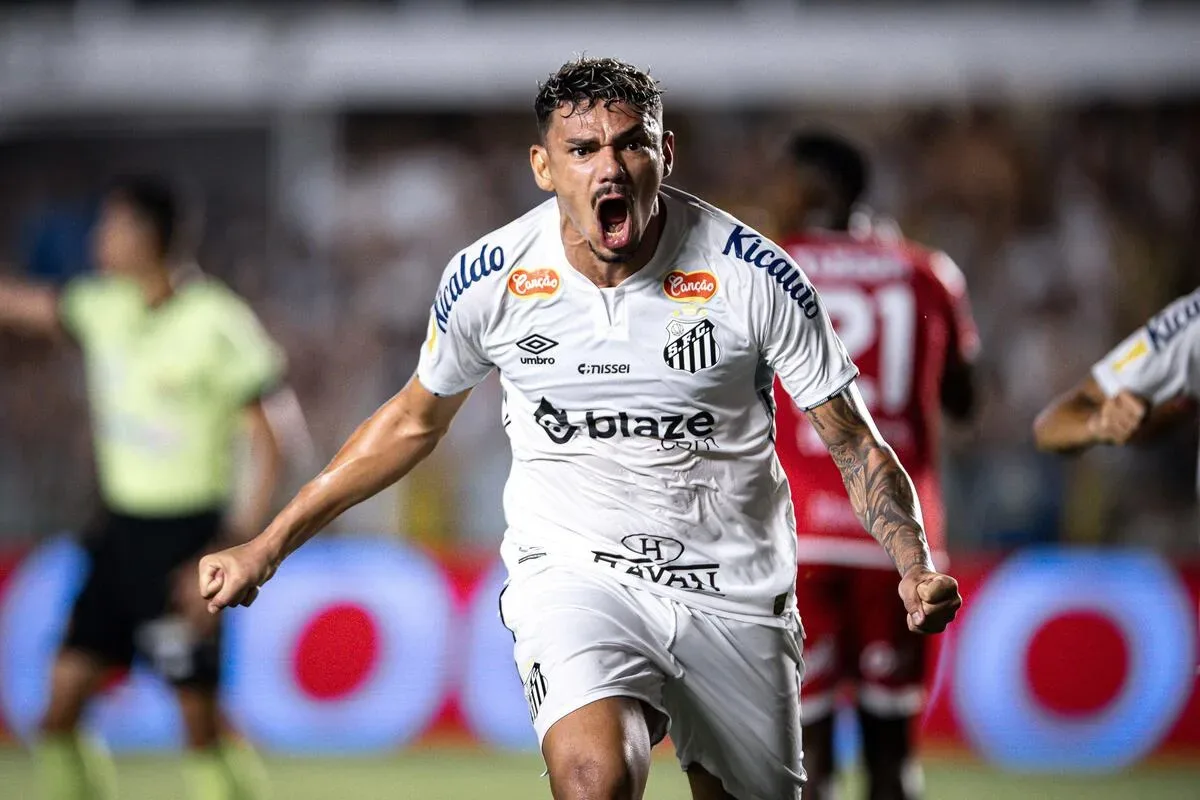 Botafogo avança por retorno de Tiquinho Soares; veja detalhes do possível acordo