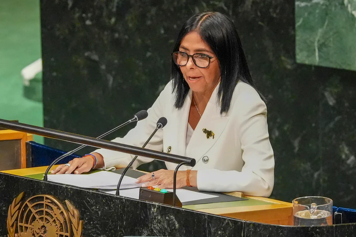 Delcy dejó entrever en la ONU que Venezuela aún no vive "una democracia plena"