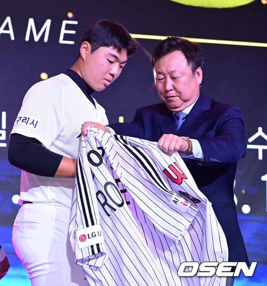 [사진]LG, '2027 신인드래프트 1라운드 인창고 윤예성 지명'