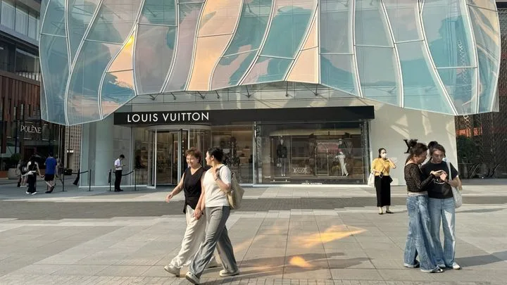 En Chine, le logo Louis Vuitton ne suffit plus