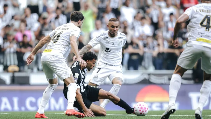Atlético-MG vira sobre o Santos com bicicleta de Borbas nos acréscimos