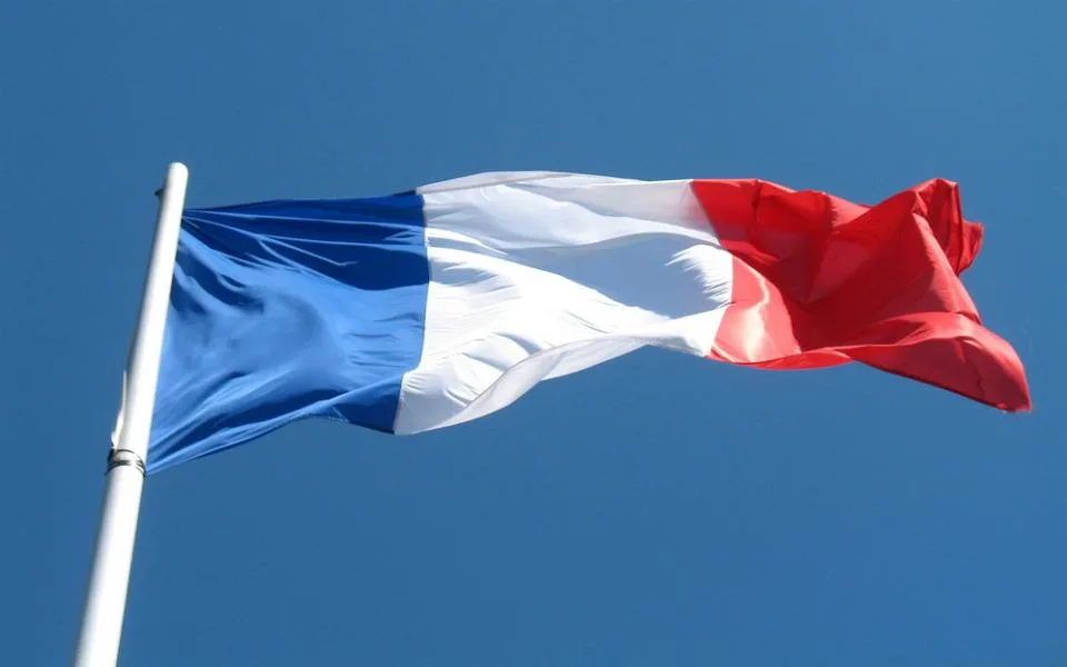 França garante que combustível russo não chegará às suas bombas de abastecimento