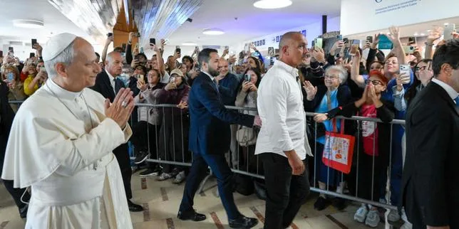 L’opération du pape au poumon « s’est bien déroulée », annonce le Vatican
