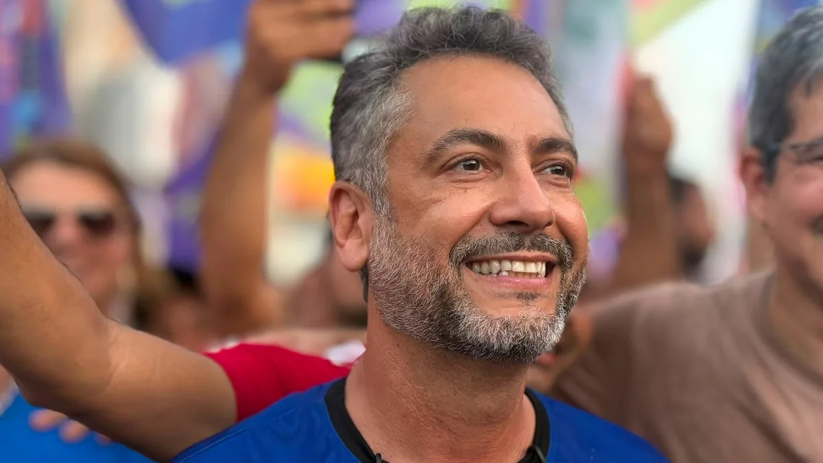 Clécio Luís participa de caminhada no bairro do Araxá, em Macapá