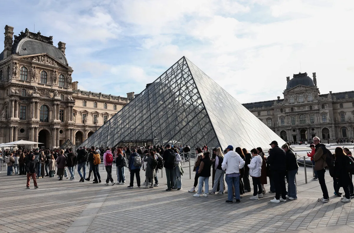 ‘Louvre terá que fechar as portas se não passar por reforma’, alerta diretor do museu