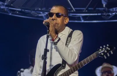 Jorge Ben Jor reúne multidão, canta clássicos e se emociona durante show em São Paulo para 50 mil pessoas