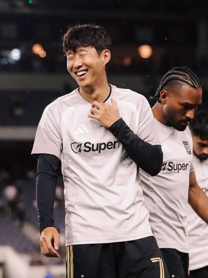 '손흥민 선발 출격→수적 우위' 11명 뛰는 LA FC 역대급 졸전…'레드카드' 밴쿠버에 0-1 밀린 채 전반 종료