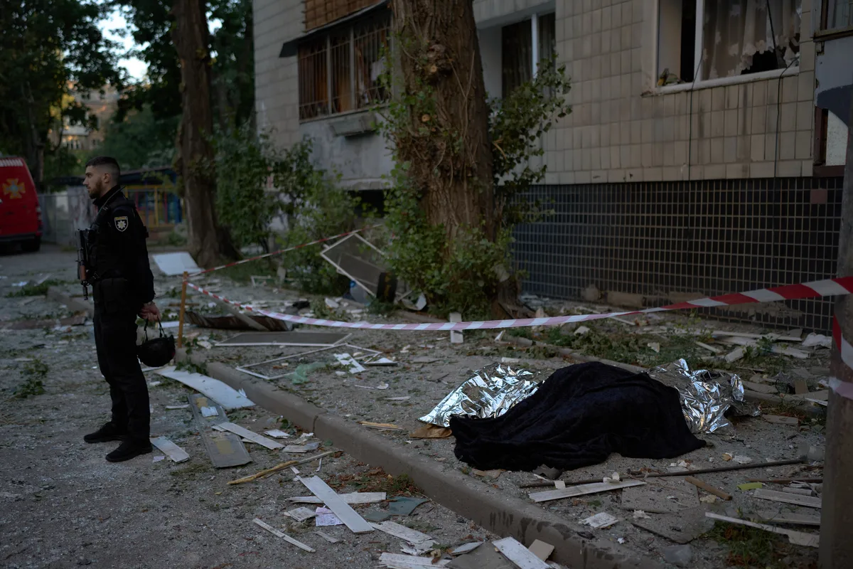 Doce muertos y 34 heridos en un ataque nocturno ruso contra Kiev