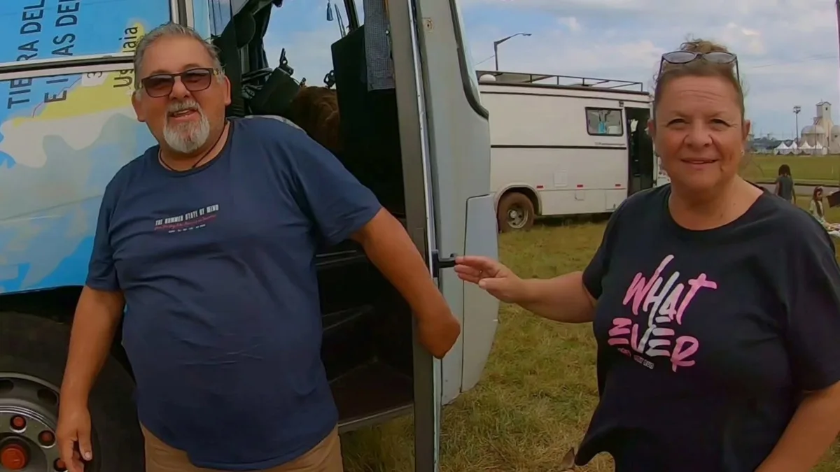 Silvia e Sergio, os aposentados argentinos que abandonaram sua casa para viver em um motorhome movido a energia solar: “Temos quatro painéis de 450W, inversores e duas baterias de lítio”