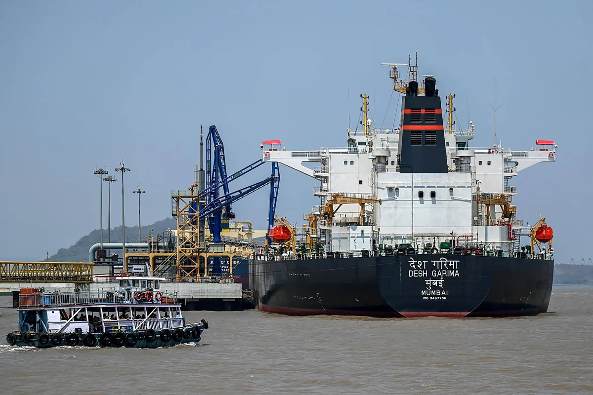 Gulf tankers run out of options as key oil export routes pinch shut