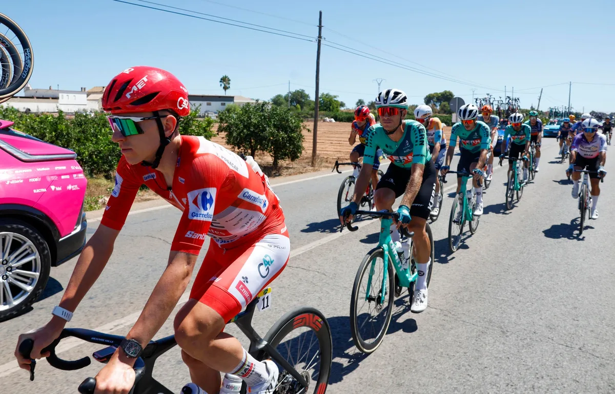 Pogacar sufre fuerte caída en la Vuelta a España