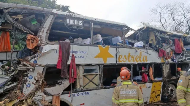 Pelo menos dez mortos em despiste de autocarro no Rio de Janeiro