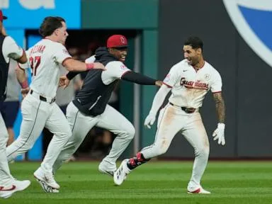 Rocchio delivers 2-run double in 9th, Guardians rally to stun White Sox 7-6 and tighten AL Central
