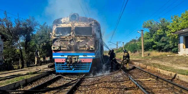 EN DIRECT, guerre en Ukraine : un missile touche un train de banlieue dans la région de Kharkiv