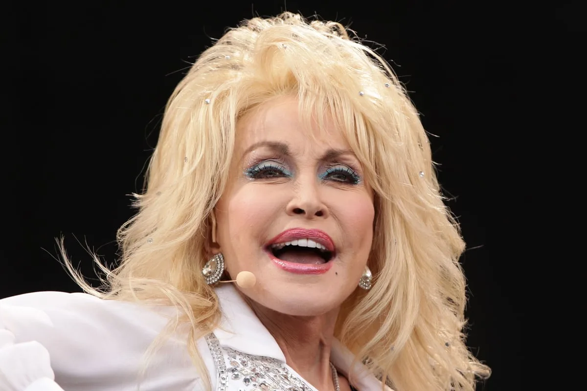 Dolly Parton offered to try experimental drugs before her death, sister says