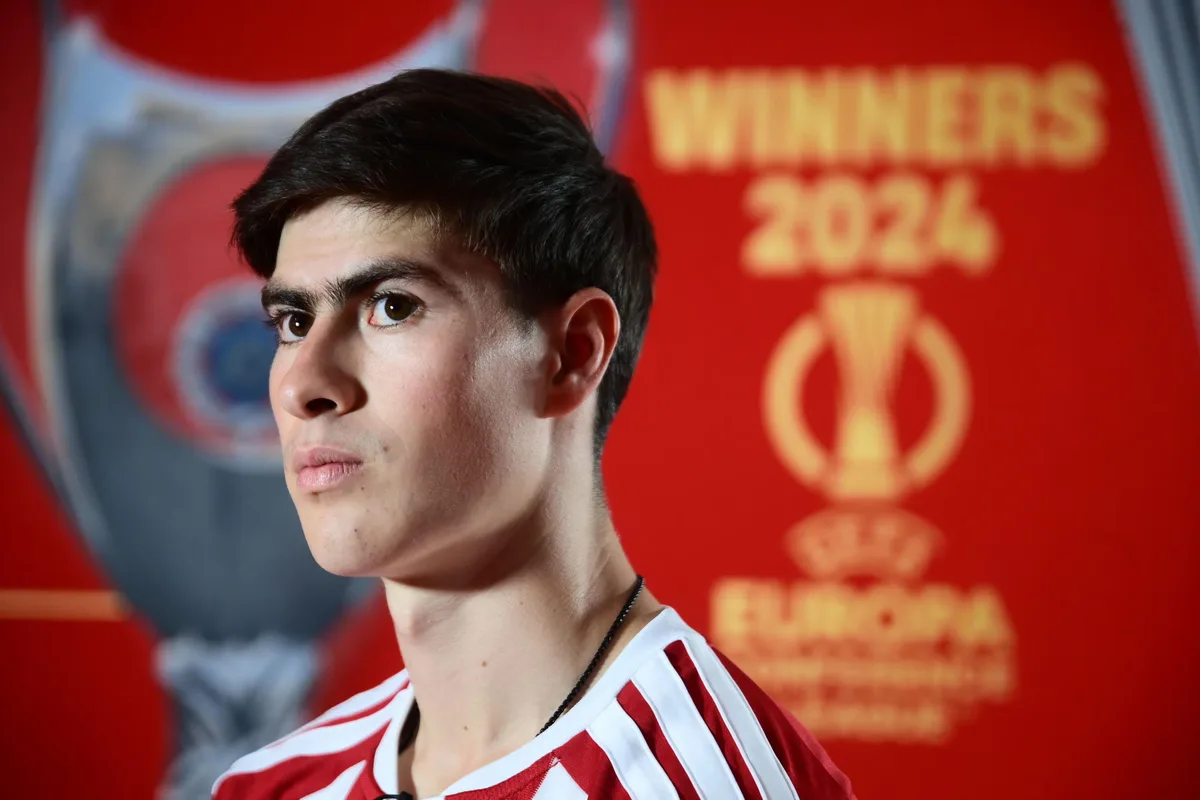 ‘Hormiga’ González, a un paso del debut con Olympiacos: fue convocado ante Asteras