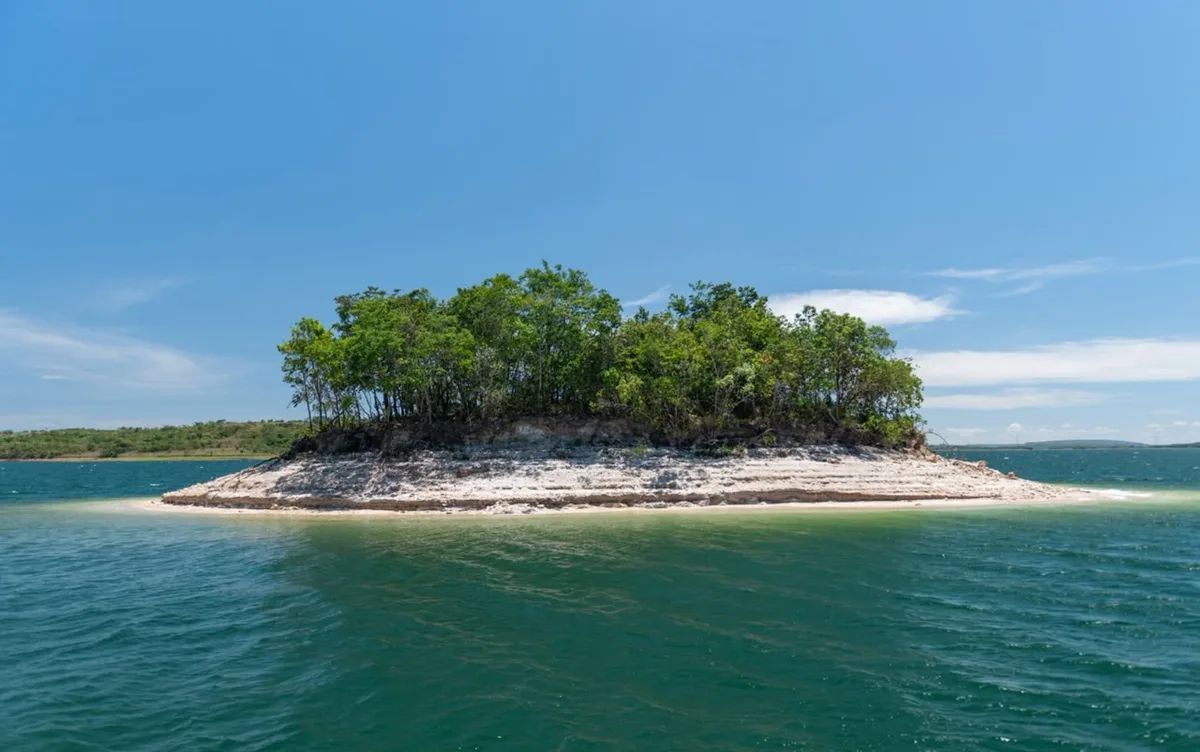 Ilha do amor: conheça praia de água doce e transparente em Goiás