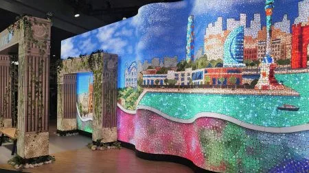 heise+ | Fortschritte bei der Display-Technik: 3D-Effekte und KI für mehr Aufmerksamkeit
