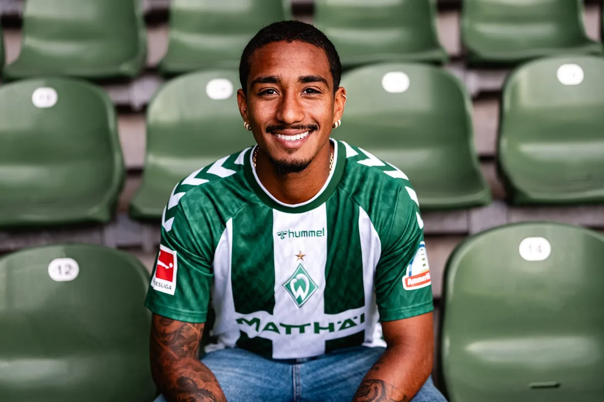 Arthur, lateral brasileiro do Bayer Leverkusen, é emprestado ao Werder Bremen
