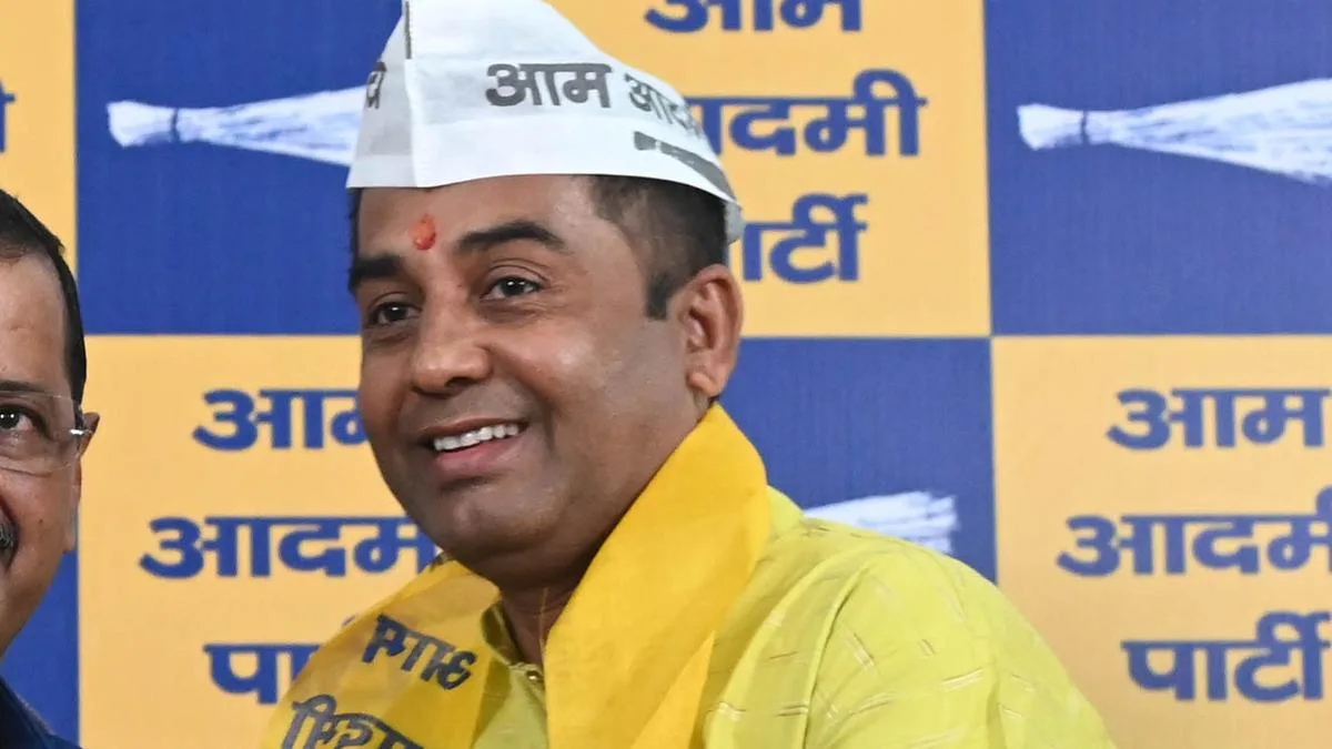 Two MLAs among six injured in Delhi road accident