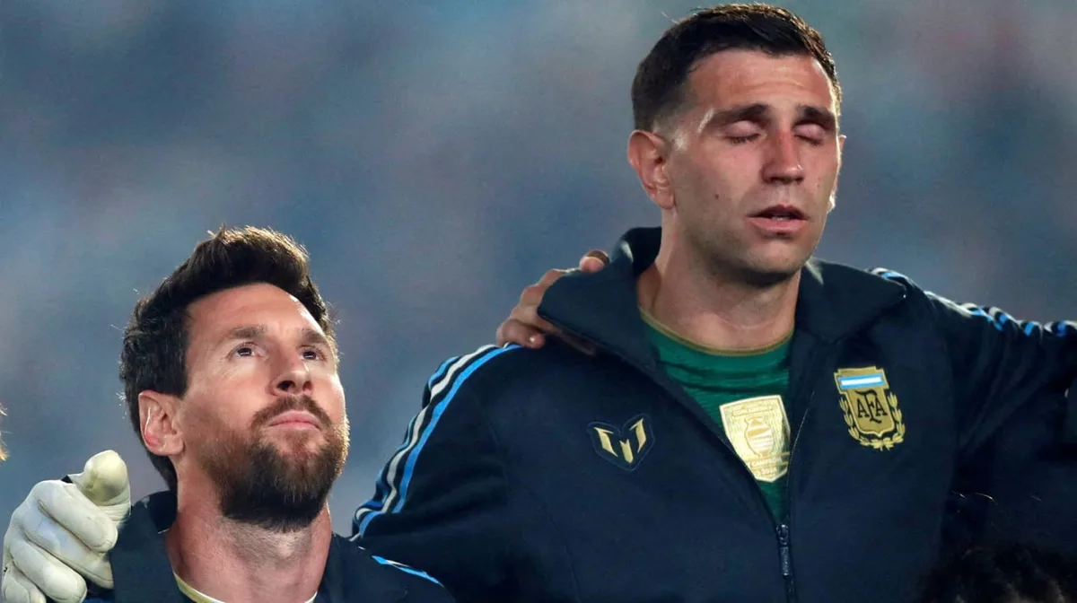 “Gracias por hacerme el mejor arquero del mundo”: la dedicatoria de Dibu Martínez para Lionel Messi tras su retiro de la Selección