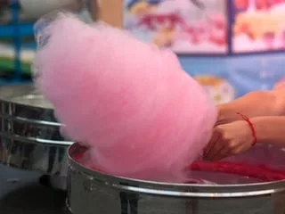 La surprenante histoire de la barbe à papa, inventée par… un dentiste !