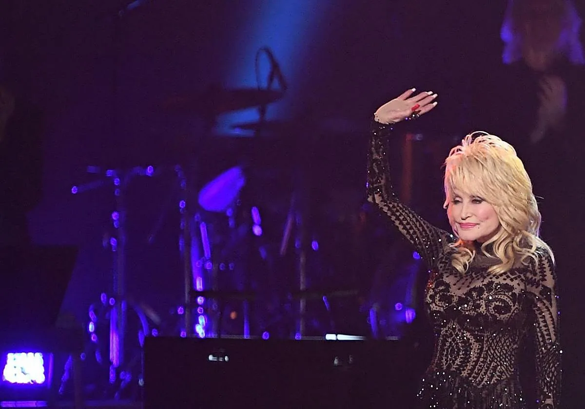 Trump se despide de Dolly Parton: las banderas de EE.UU. ondearán a media asta una semana