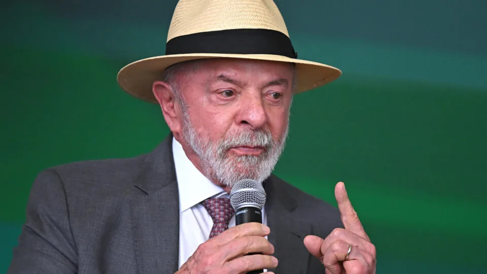 Lula diz que STF não pode virar “balbúrdia” e elogia Fachin por “colocar ordem na casa”
