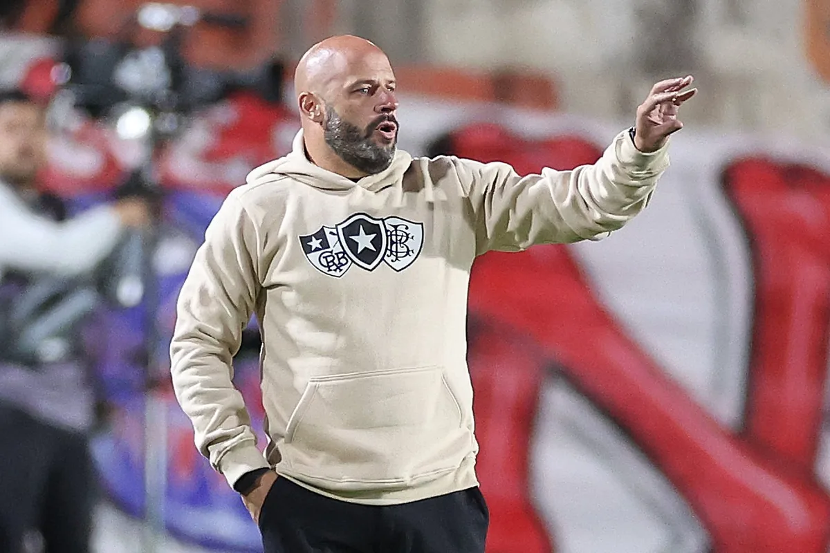 Franclim corre risco de demissão no Botafogo? Entenda o cenário após a goleada na altitude