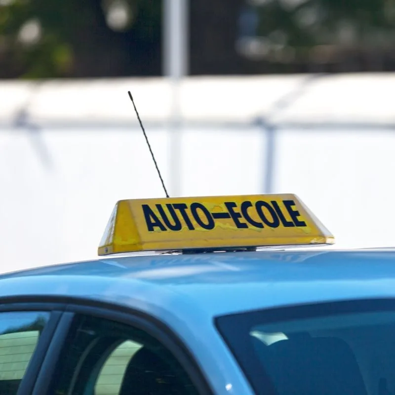 Actualité : Jusqu’à 200 € de plus pour passer son permis de conduire, les auto-écoles répercutent la hausse du prix des carburants sur leurs élèves