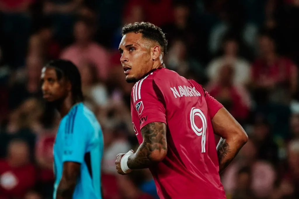 Rafael Navarro marca duas vezes em jogo de 100ª partida na MLS e brilha pelo St. Louis City
