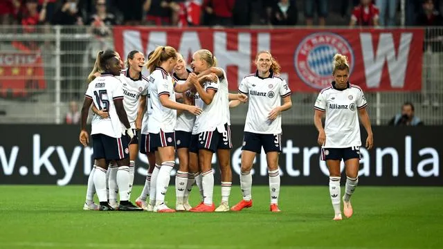 Fußball: Rekordserie hält: Bayern-Frauen drehen Spiel in Leverkusen