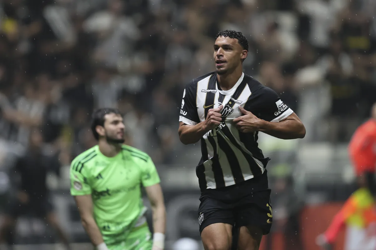 Ex-Flamengo, meia do Atlético-MG vive temporada mais goleadora e acirra disputa por artilharia