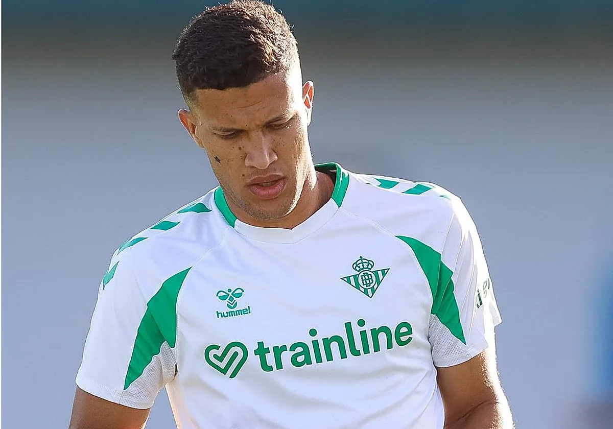 Deossa descarta salir y comunica que seguirá en el Betis