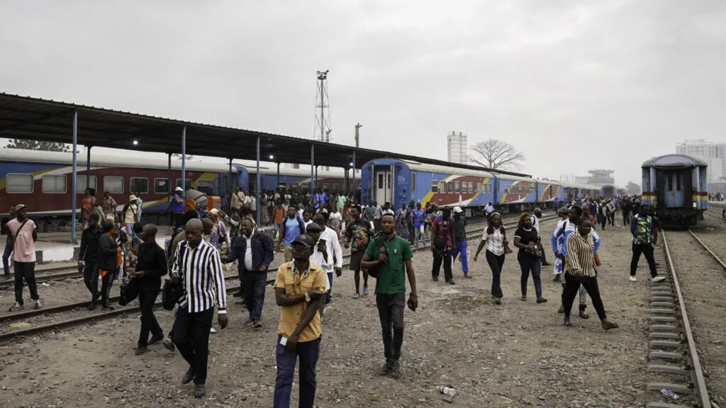Législatives au Maroc, tensions au Kenya, train urbain en RD Congo : l'hebdo Afrique