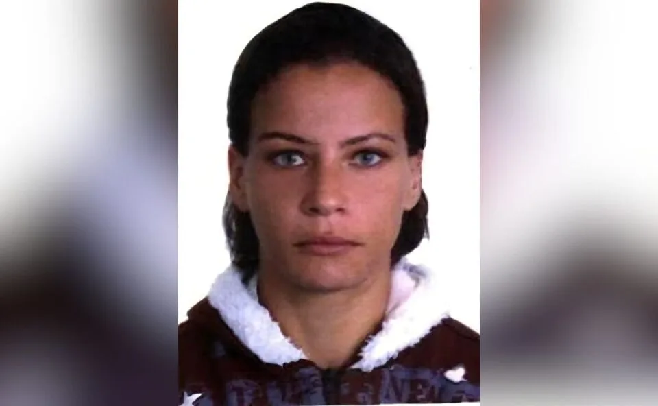 Mulher é encontrada morta a facadas dentro de casa com mãos e pernas amarradas por lençóis e arame, em Paranaguá
