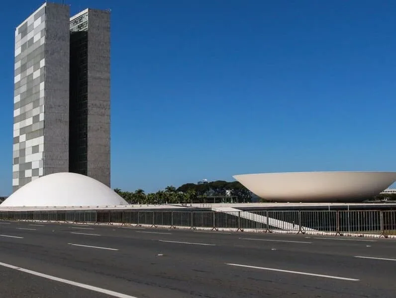 Congresso reduz ritmo no plenário e concentra agenda em comissões