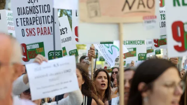 Manifestantes exigem ter voz nas decisões sobre saúde mental