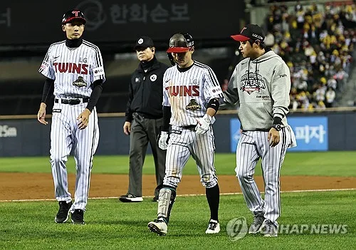 '고난의 행군' 불가피한 부상 병동 LG…신민재까지 이탈