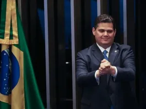 Alcolumbre sinaliza que pode acelerar 6×1