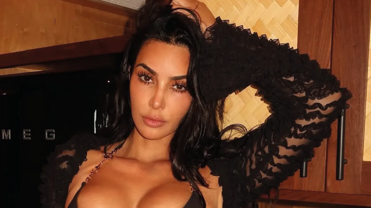 Kim Kardashian llevó sus microbikinis más lujosas y audaces a sus vacaciones con Lewis Hamilton