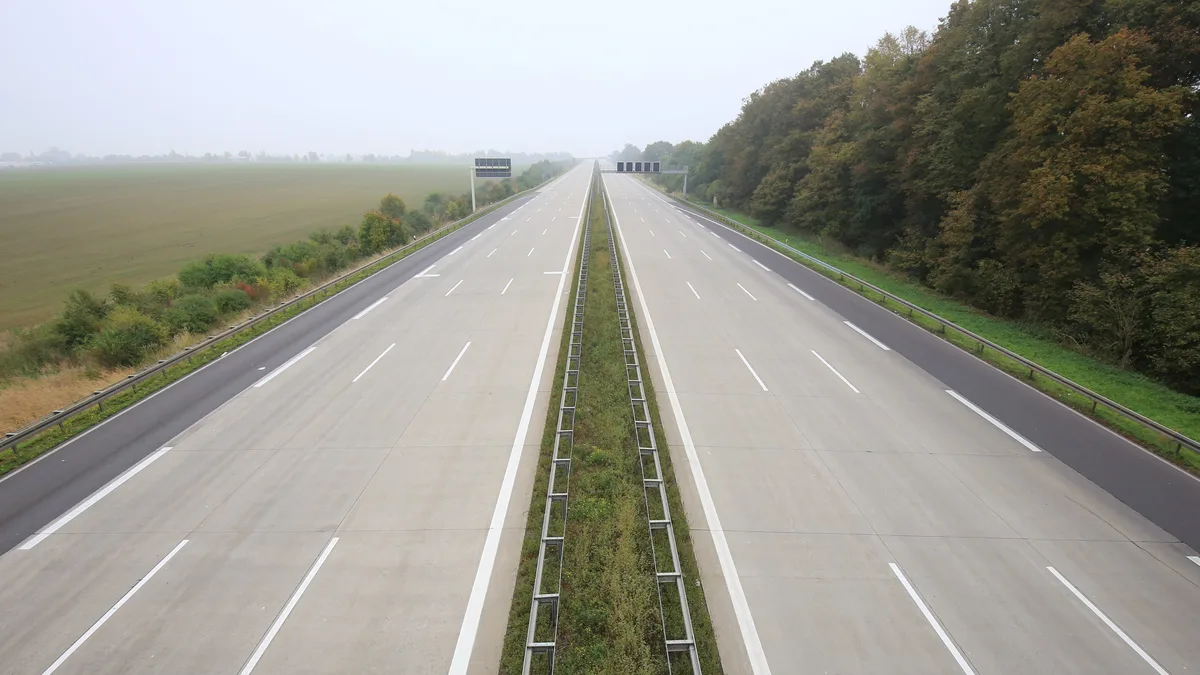 "Elle va être belle et... vide": le prix fou du péage de l'autoroute A69 scandalise ses partisans et les automobilistes