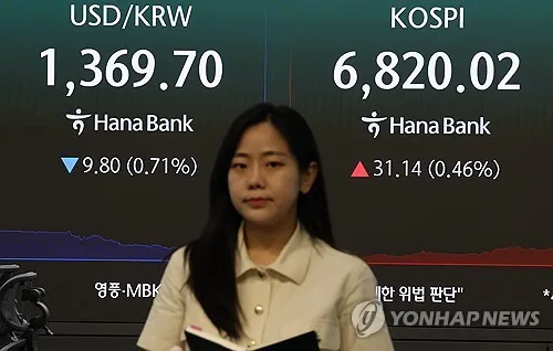 환율 13개월 만에 1,360원대로 하락…달러 매도 몰려(종합)