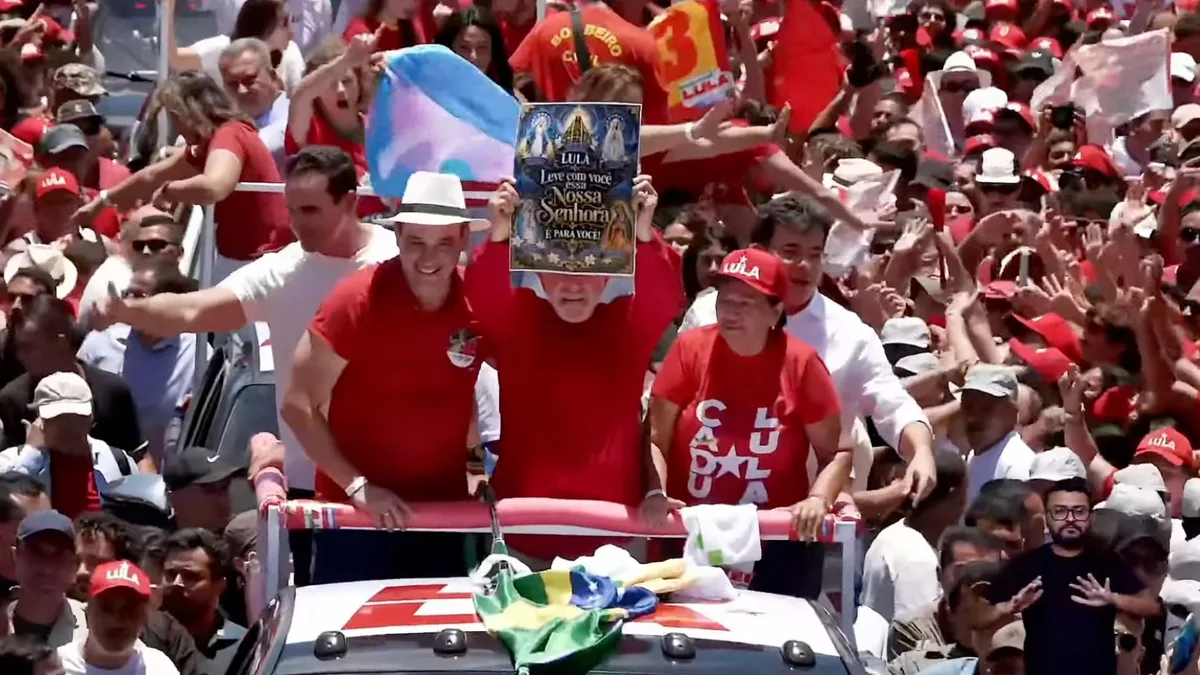 Lula e Flávio exploram fake news sobre Nossa Senhora na campanha